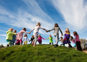 Niños jugando en el campo | Recurso educativo 741521